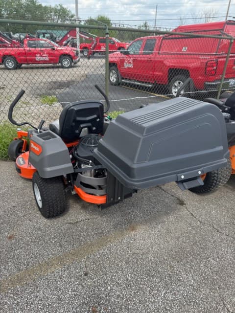 Image of Husqvarna Z242F equipment image 4