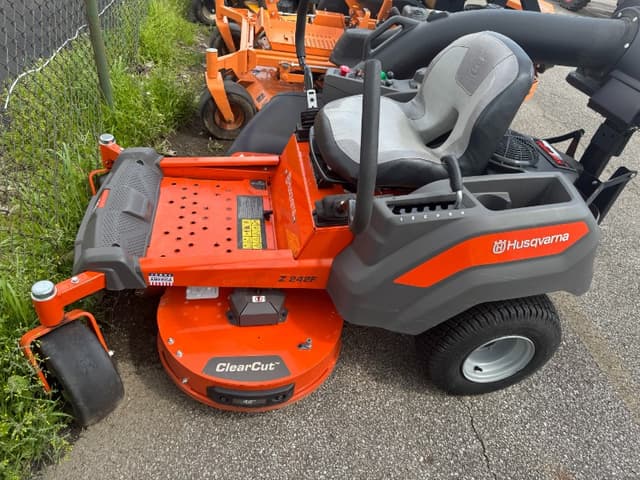Image of Husqvarna Z242F equipment image 1
