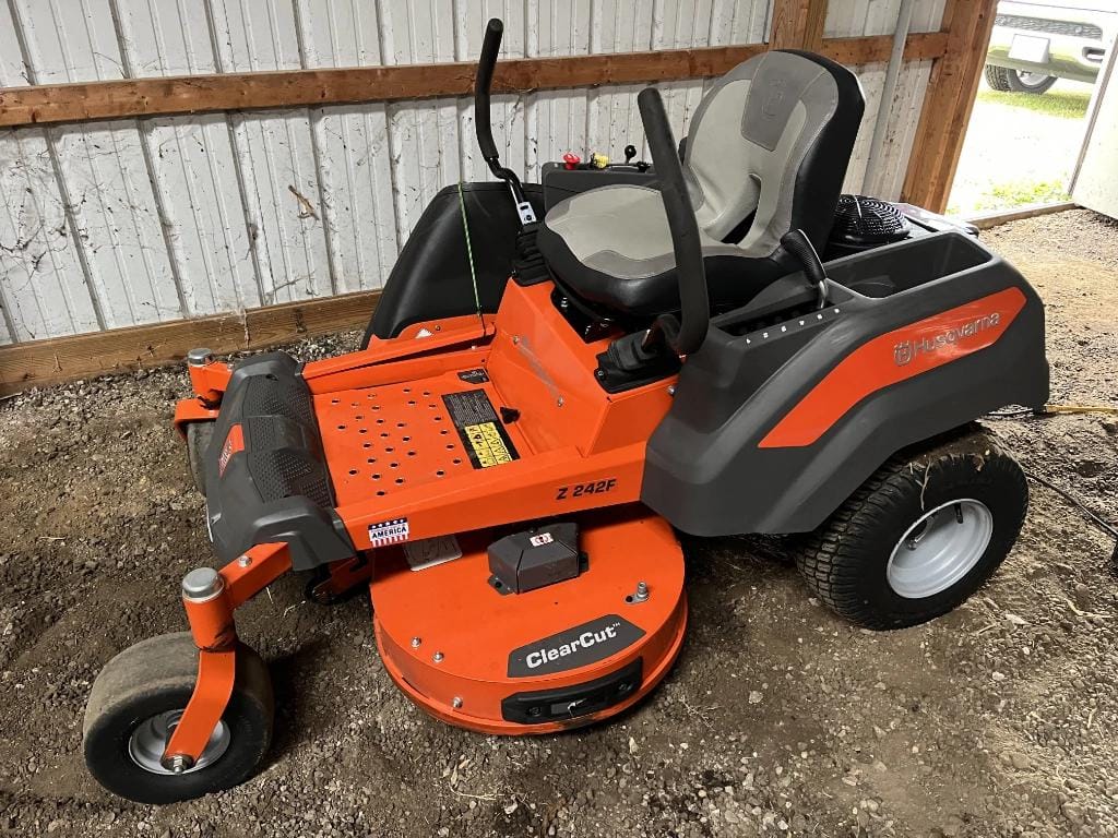 Main image Husqvarna Z242F