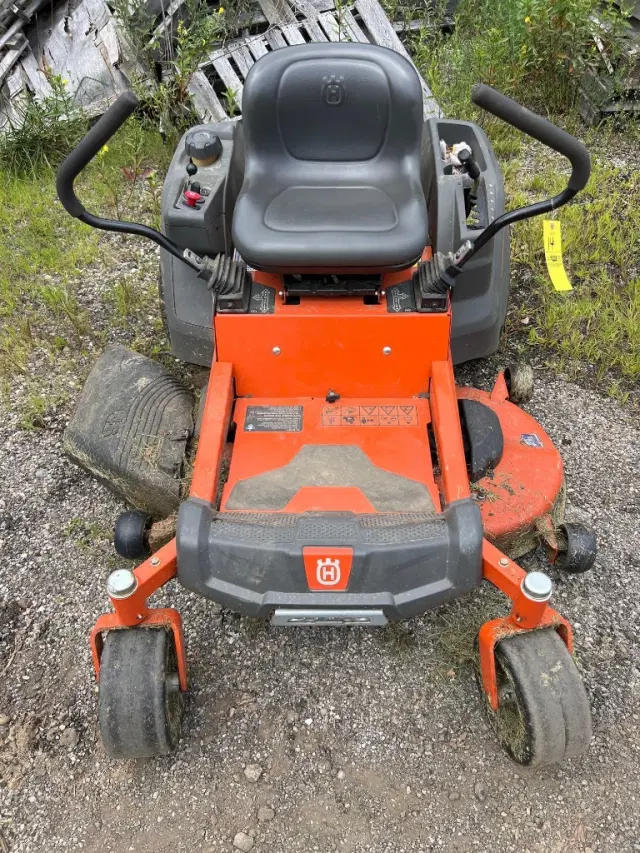 Image of Husqvarna Z246 equipment image 1