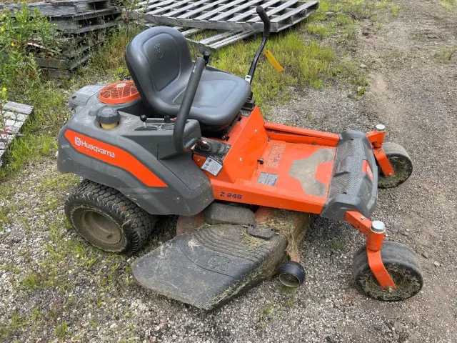 Image of Husqvarna Z246 equipment image 2