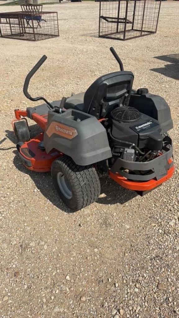 Image of Husqvarna Z248F equipment image 2