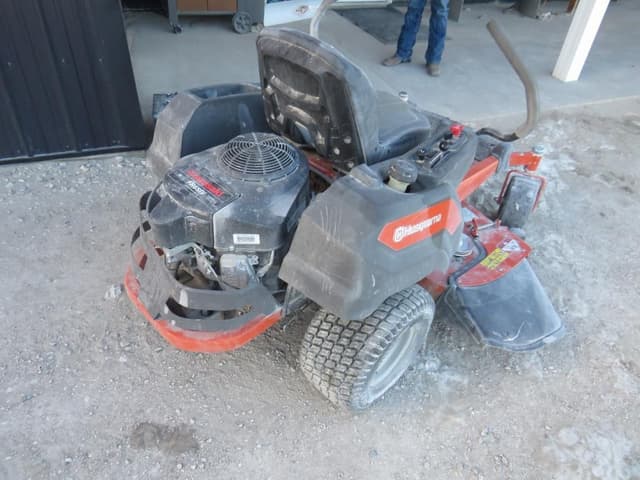 Image of Husqvarna Z248F equipment image 2