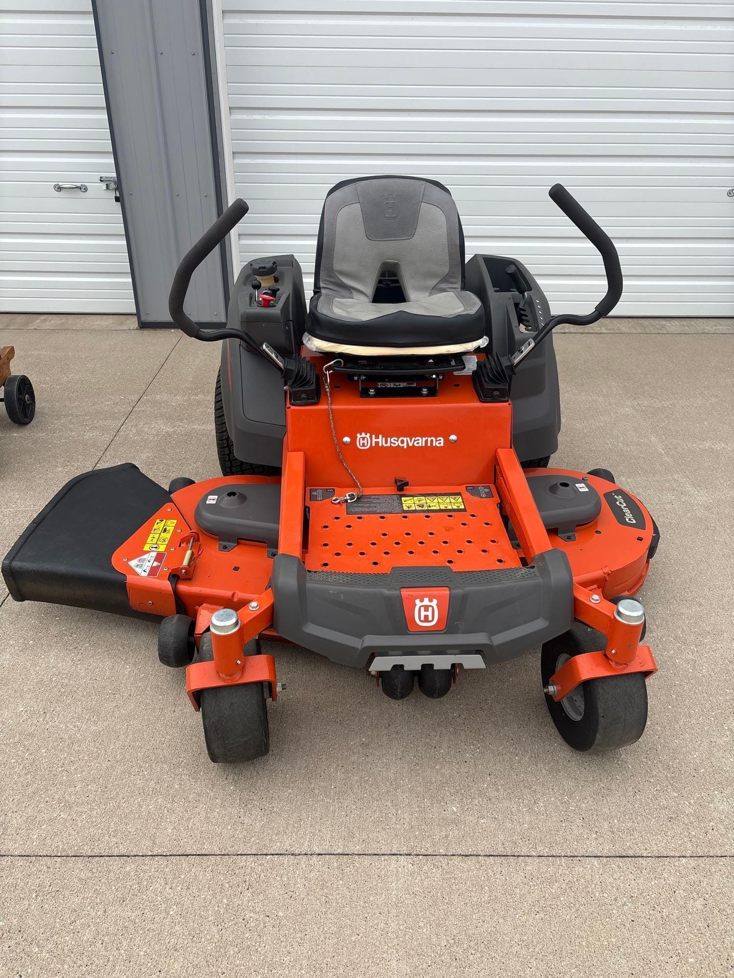 2003 Husqvarna Z254F Equipment Image0