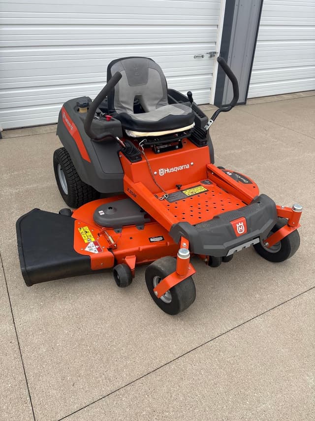Image of Husqvarna Z254F equipment image 4