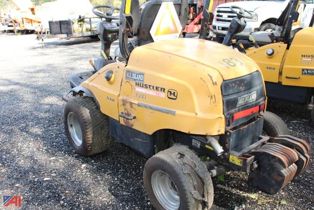 Image of Hustler 3700 equipment image 1