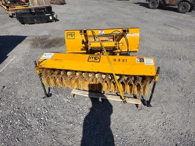 Image of Hustler 3700 equipment image 2