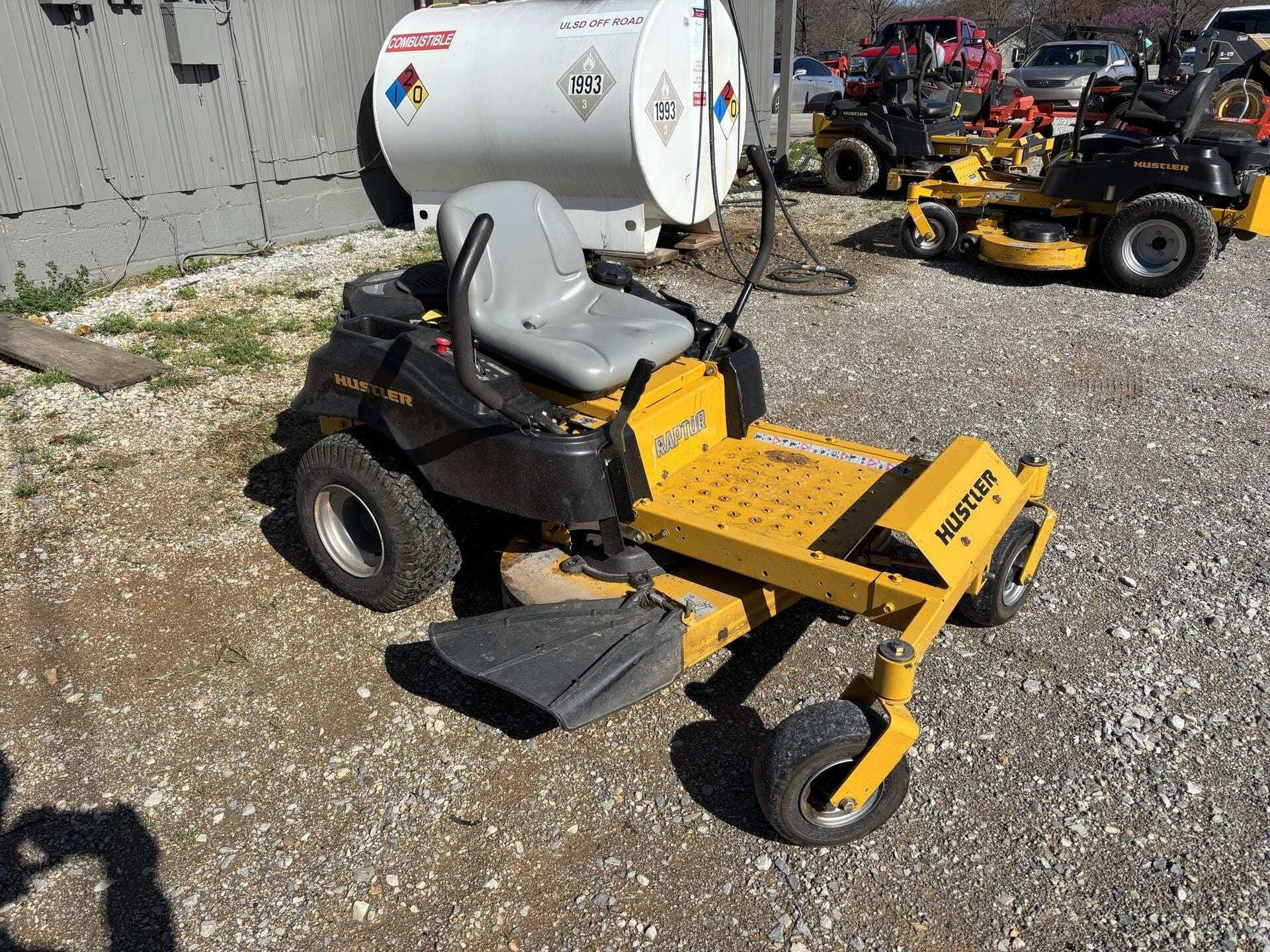 Hustler Raptor Equipment Image0