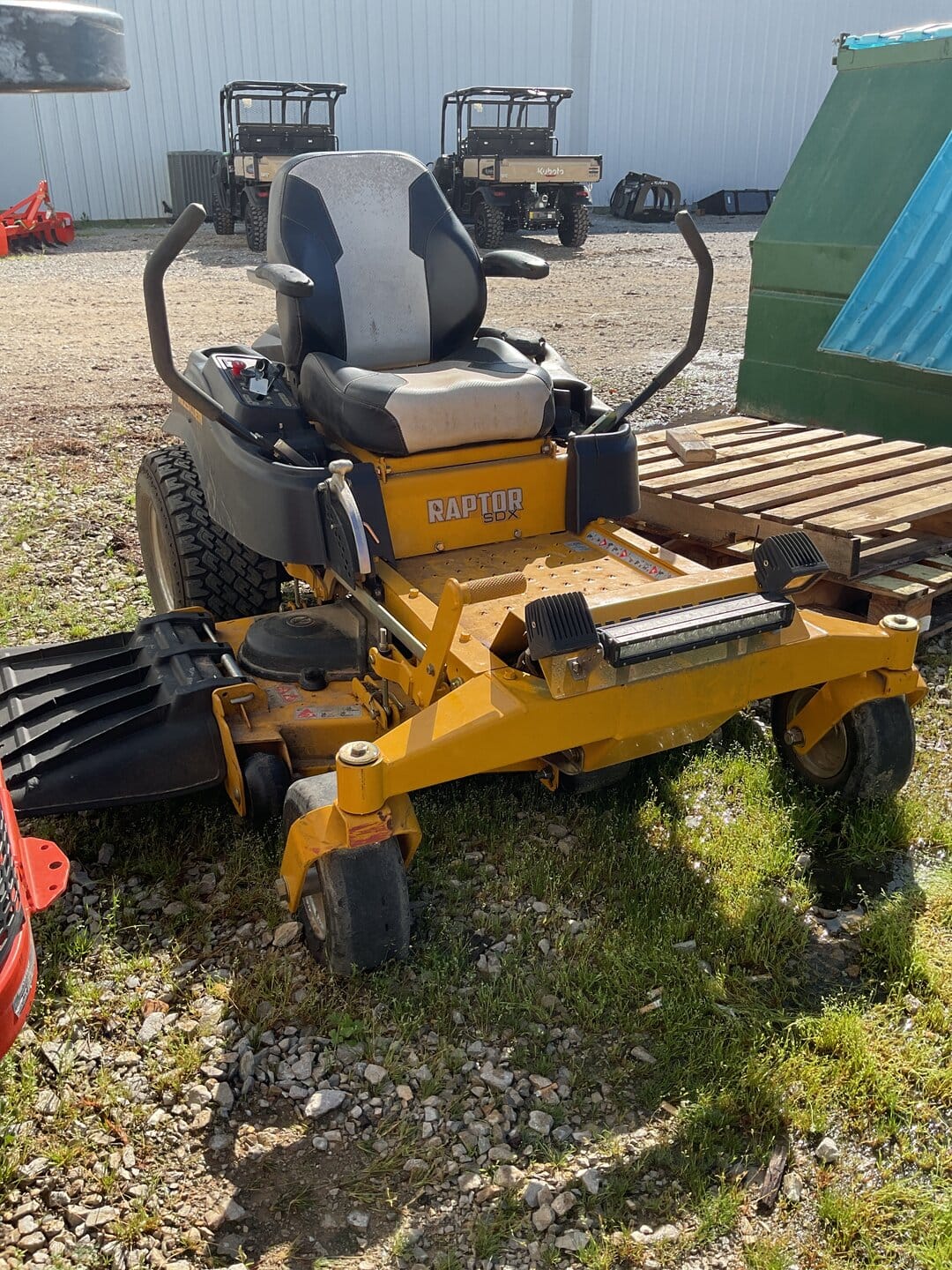 Hustler 938530 Equipment Image0