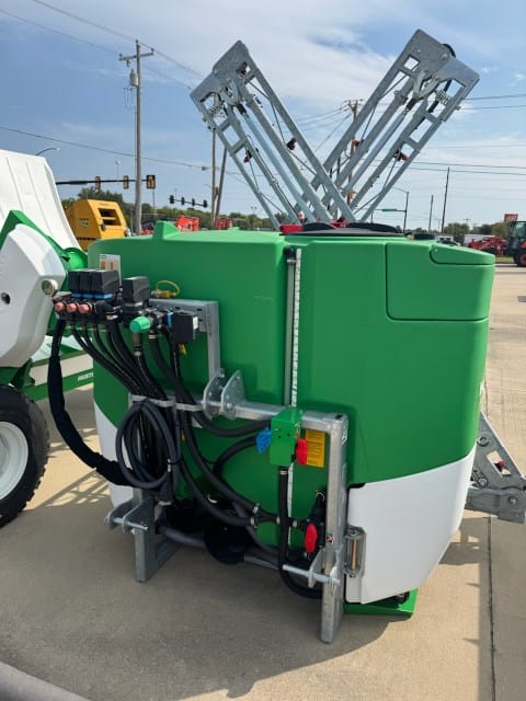 Hustler LX1150 Equipment Image0