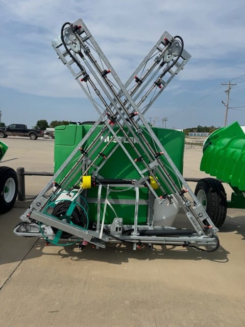 Hustler Applic8r LX1150 Equipment Image0