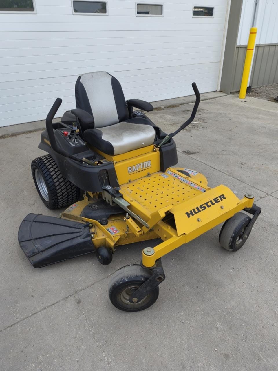 Hustler Raptor Equipment Image0