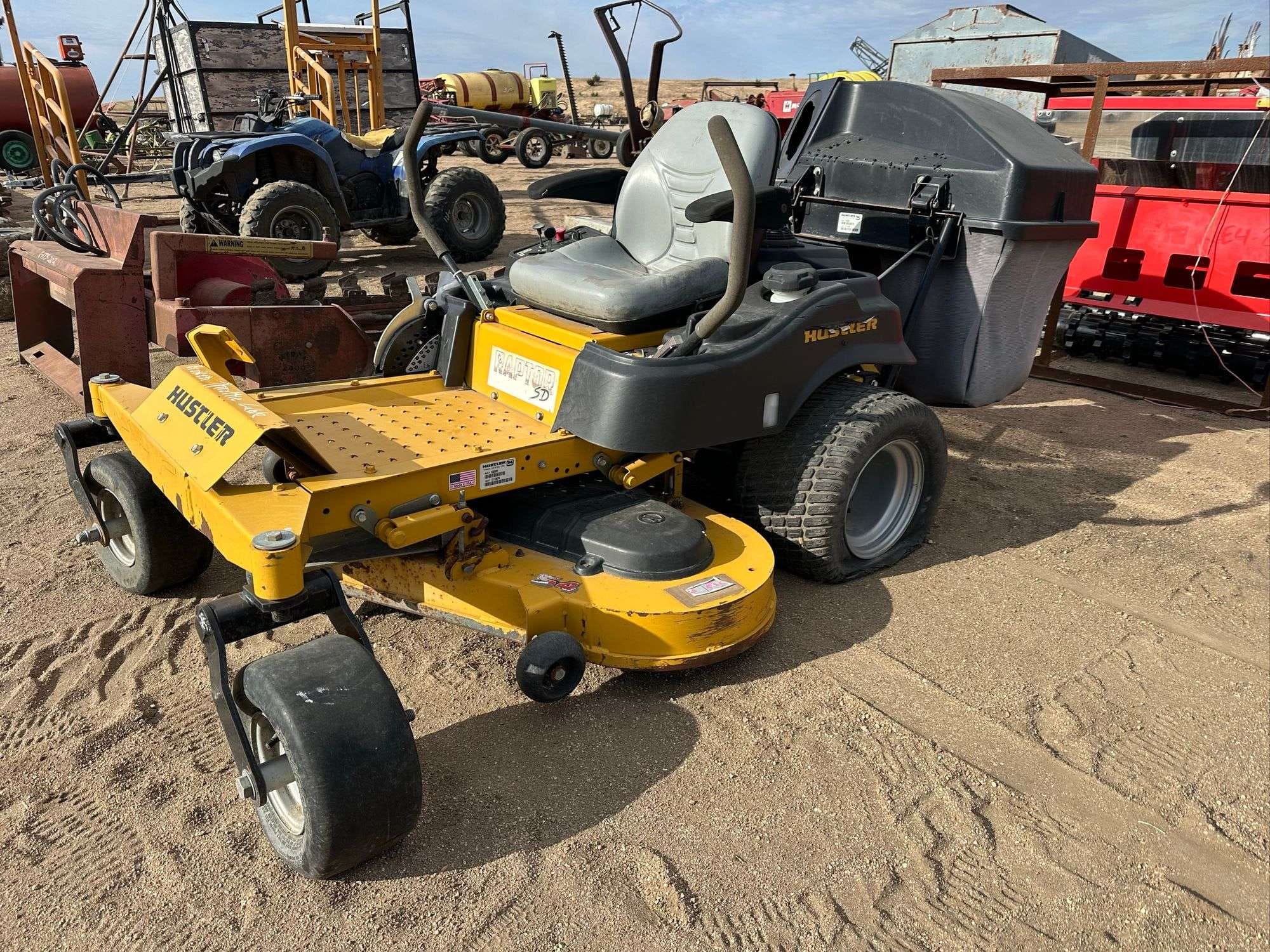 Hustler Raptor SD Equipment Image0