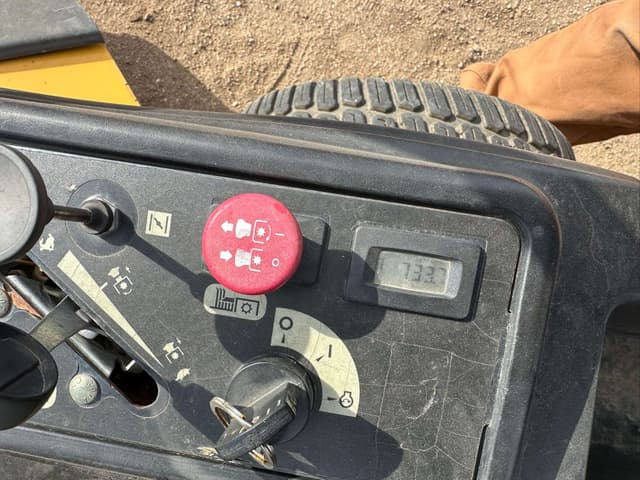 Image of Hustler Raptor SD equipment image 2