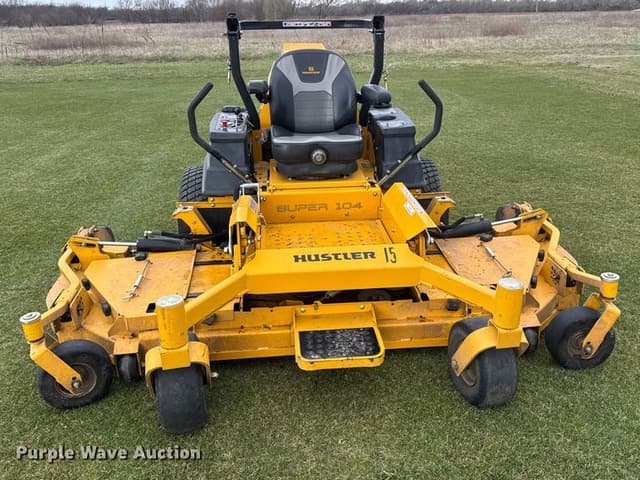 Image of Hustler Super 104 equipment image 1