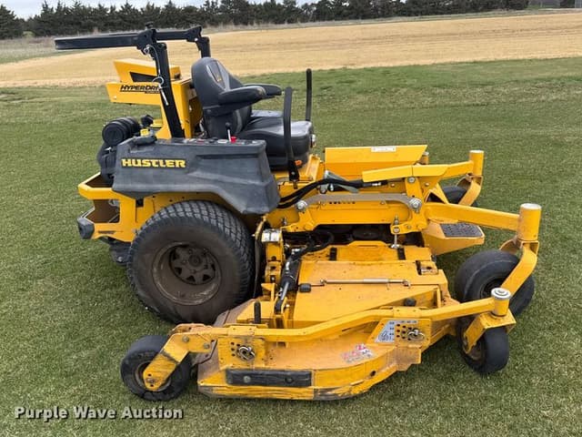 Image of Hustler Super 104 equipment image 3