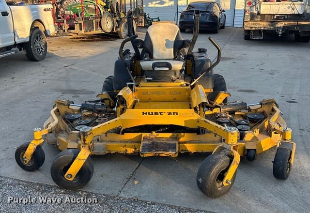 Image of Hustler Super 104 equipment image 1