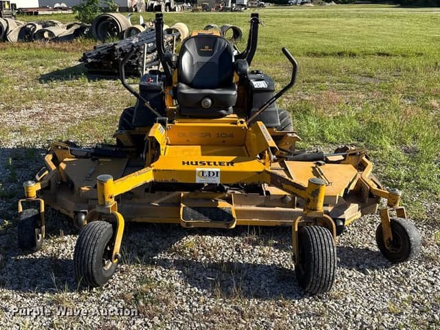 Image of Hustler Super 104 equipment image 1