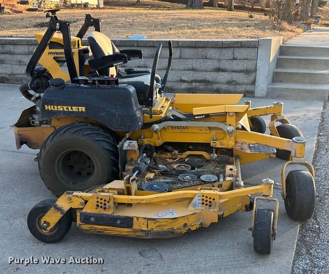 Image of Hustler Super 104 equipment image 3