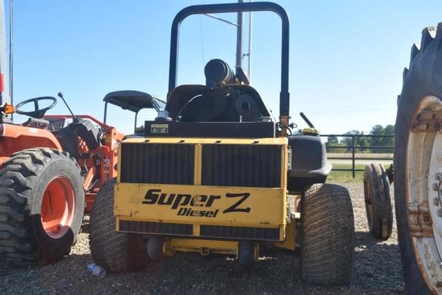 Image of Hustler Super Z equipment image 2