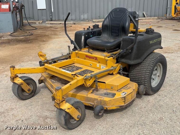 Hustler Z XR7 Equipment Image0