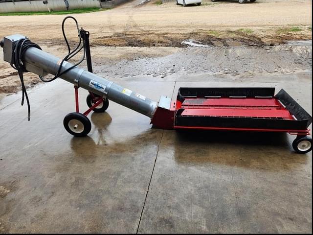 Image of Hutchinson Roll-A-Way Auger equipment image 4