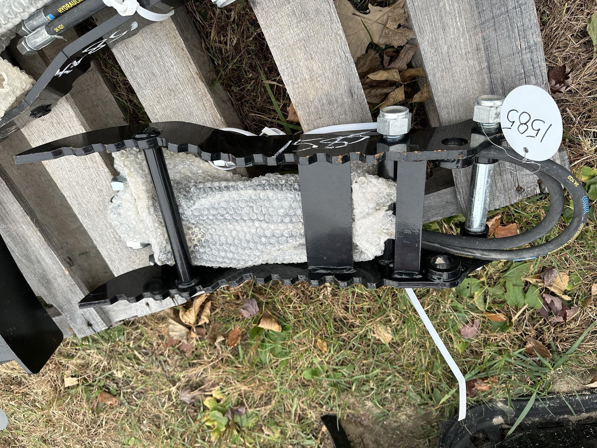 Main image Develon Hydraulic Thumb