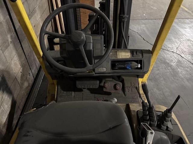 Image of Hyster S50XM equipment image 3