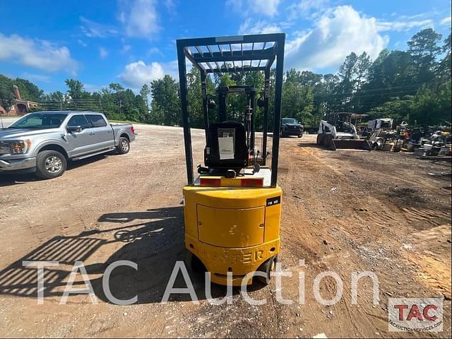 Image of Hyster E30XL equipment image 4