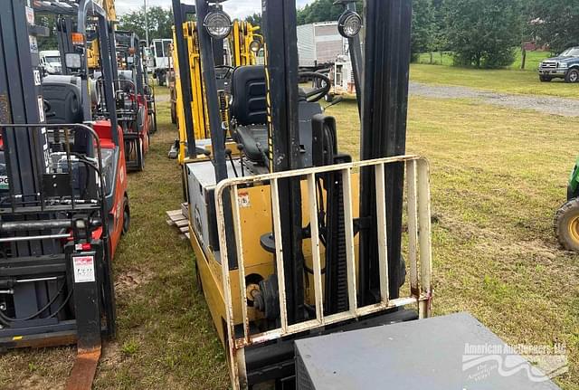 Image of Hyster E30XL equipment image 4