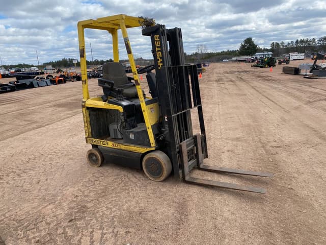 Image of Hyster E30XM2 equipment image 4