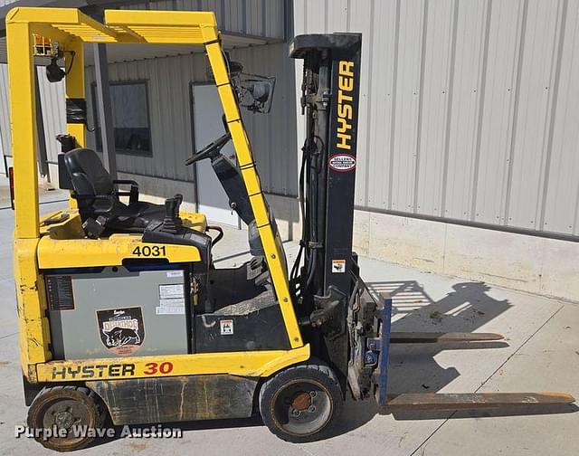 Image of Hyster 30  equipment image 3