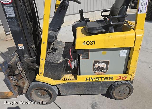 Image of Hyster 30  equipment image 4