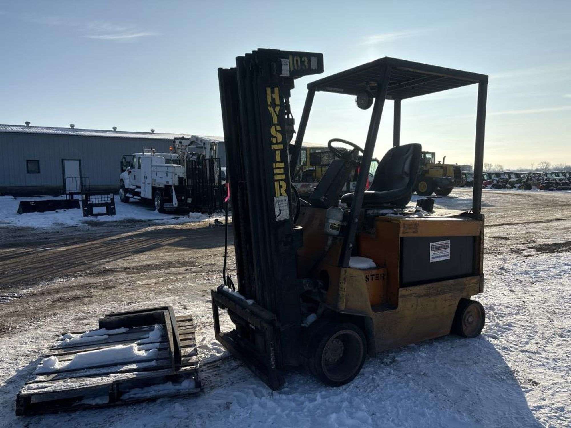 Hyster E50XL-33 Equipment Image0