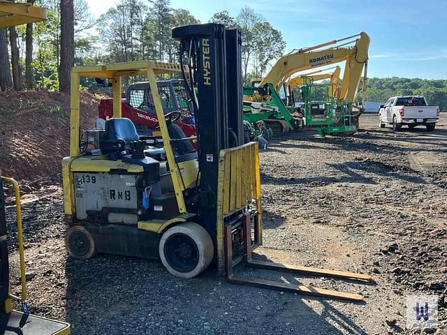 Image of Hyster E60XM2 equipment image 2