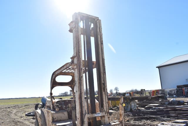 Image of Hyster 100 equipment image 4