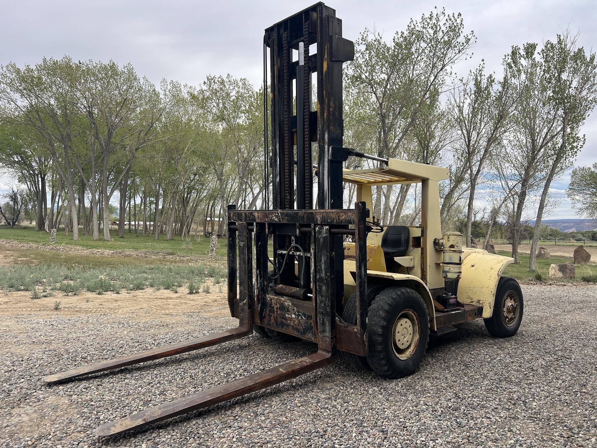 Hyster H300A Equipment Image0