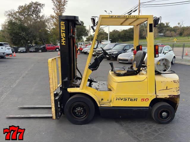 Image of Hyster H50XM equipment image 2