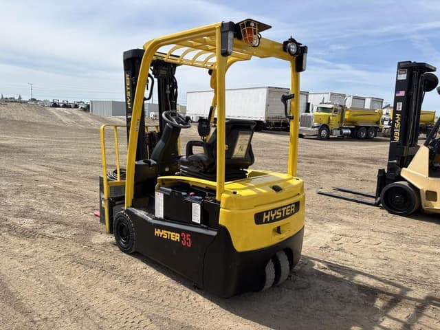 Image of Hyster J35XNT equipment image 3