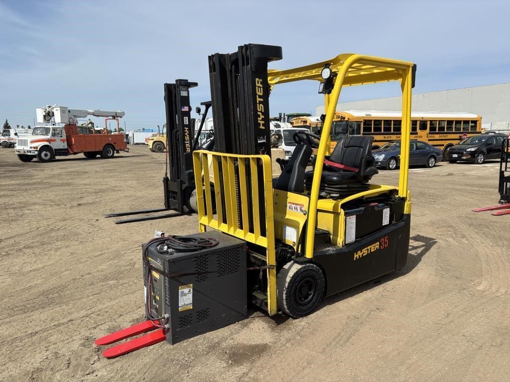 Hyster J35XNT Equipment Image0