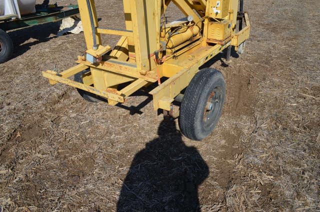 Image of Hyster M30A equipment image 3