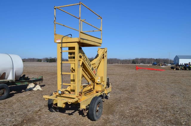 Image of Hyster M30A equipment image 2