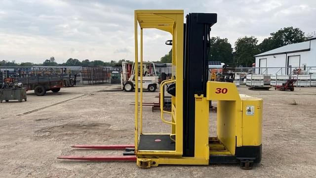 Image of Hyster 30  equipment image 1