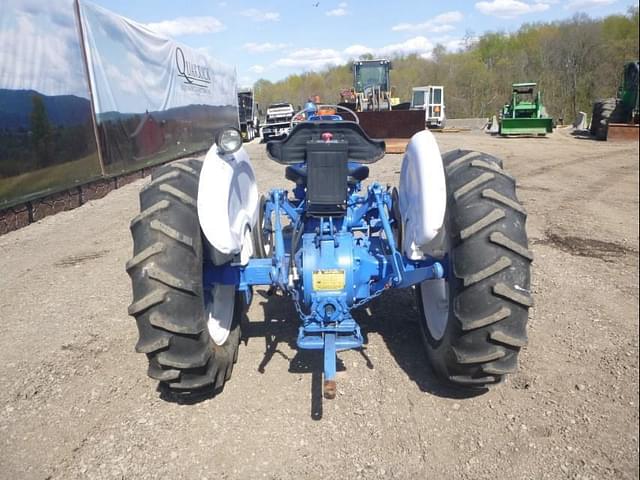 Image of Ford 2000 equipment image 3