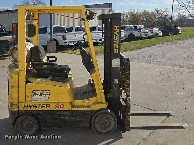 Image of Hyster S30XM equipment image 3