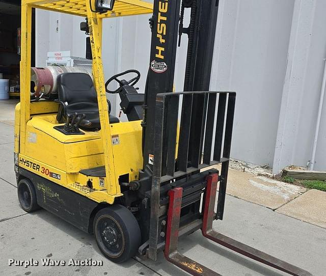 Image of Hyster S30XM equipment image 2