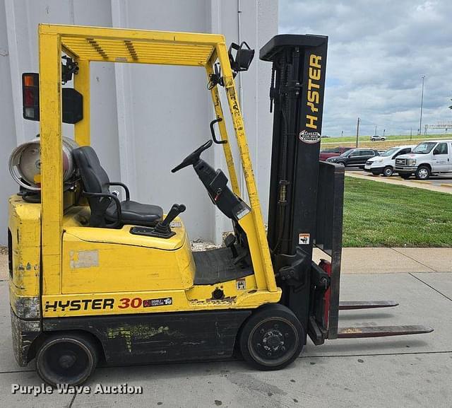 Image of Hyster S30XM equipment image 3