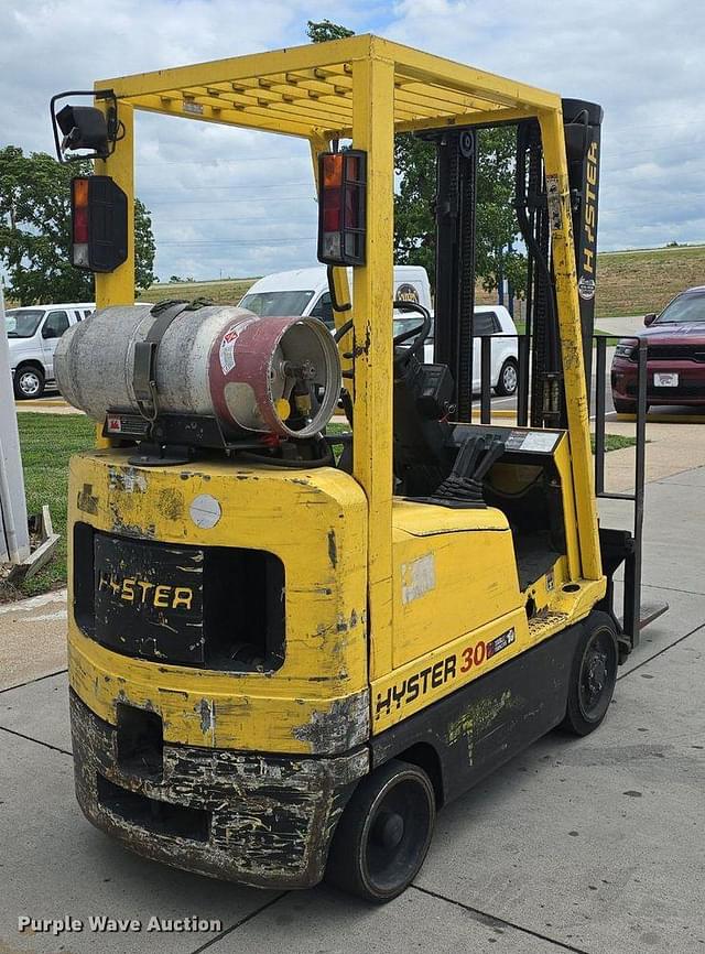 Image of Hyster S30XM equipment image 4