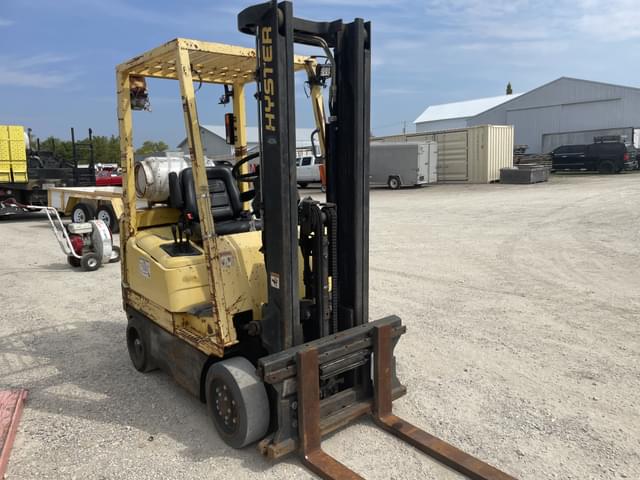 Image of Hyster S30XM equipment image 2