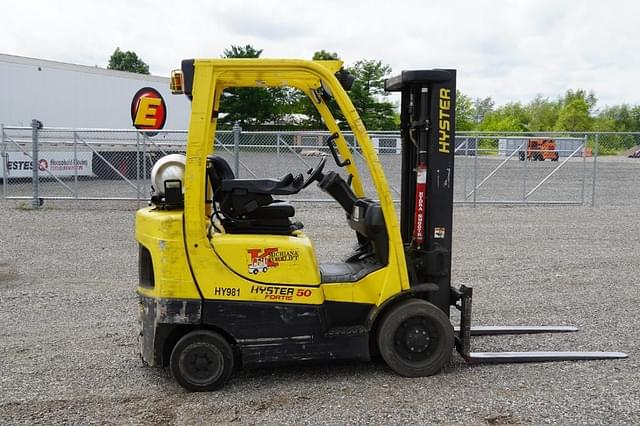 Image of Hyster S50FT equipment image 2